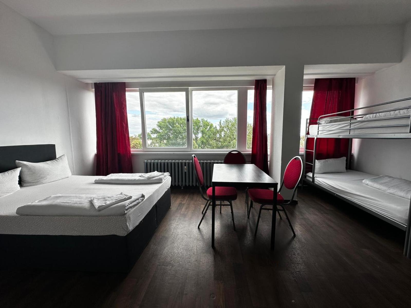 Ootel.Com Berlin Luaran gambar